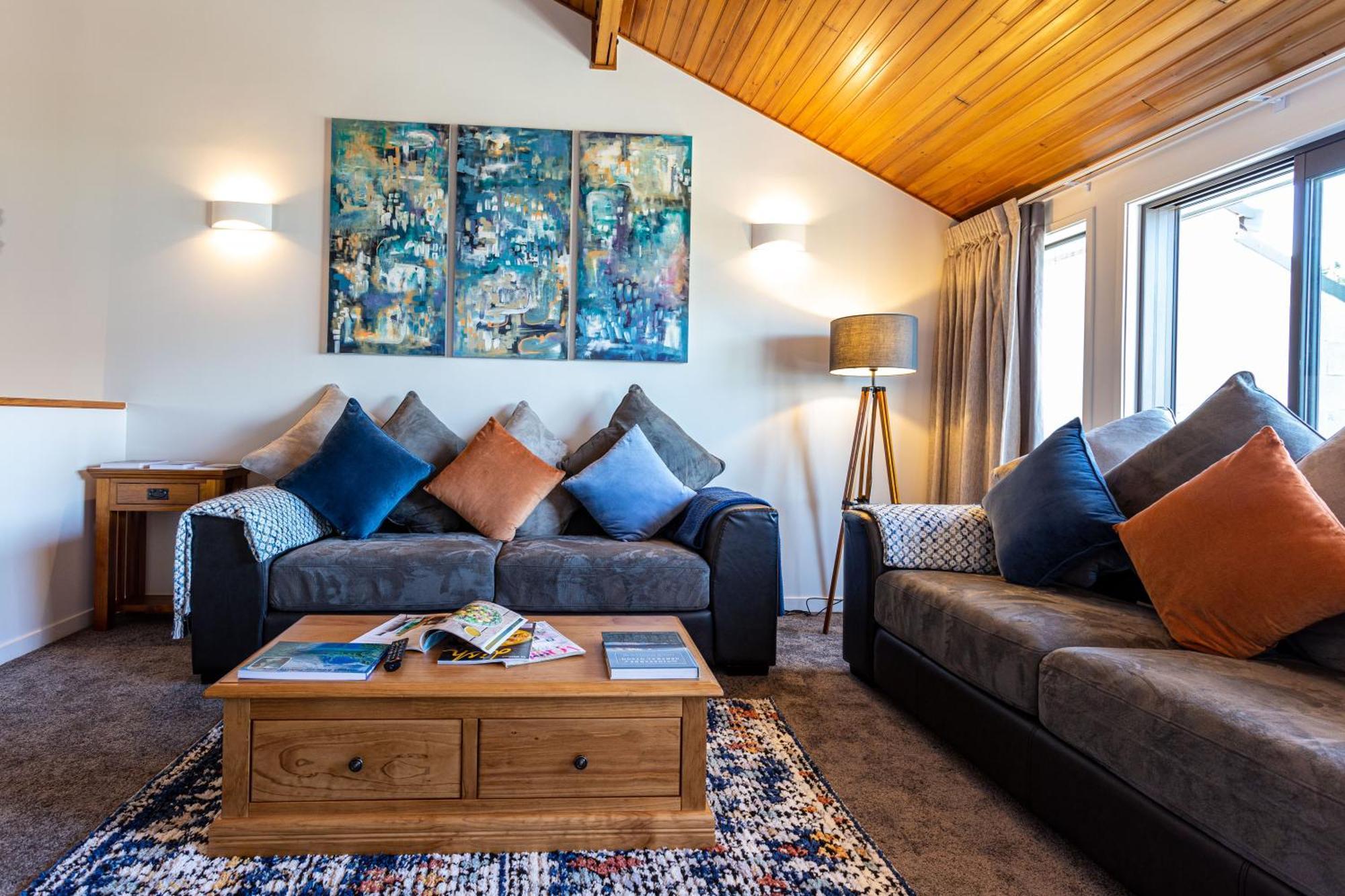 Distinctive Alpine Meadows Apartment
