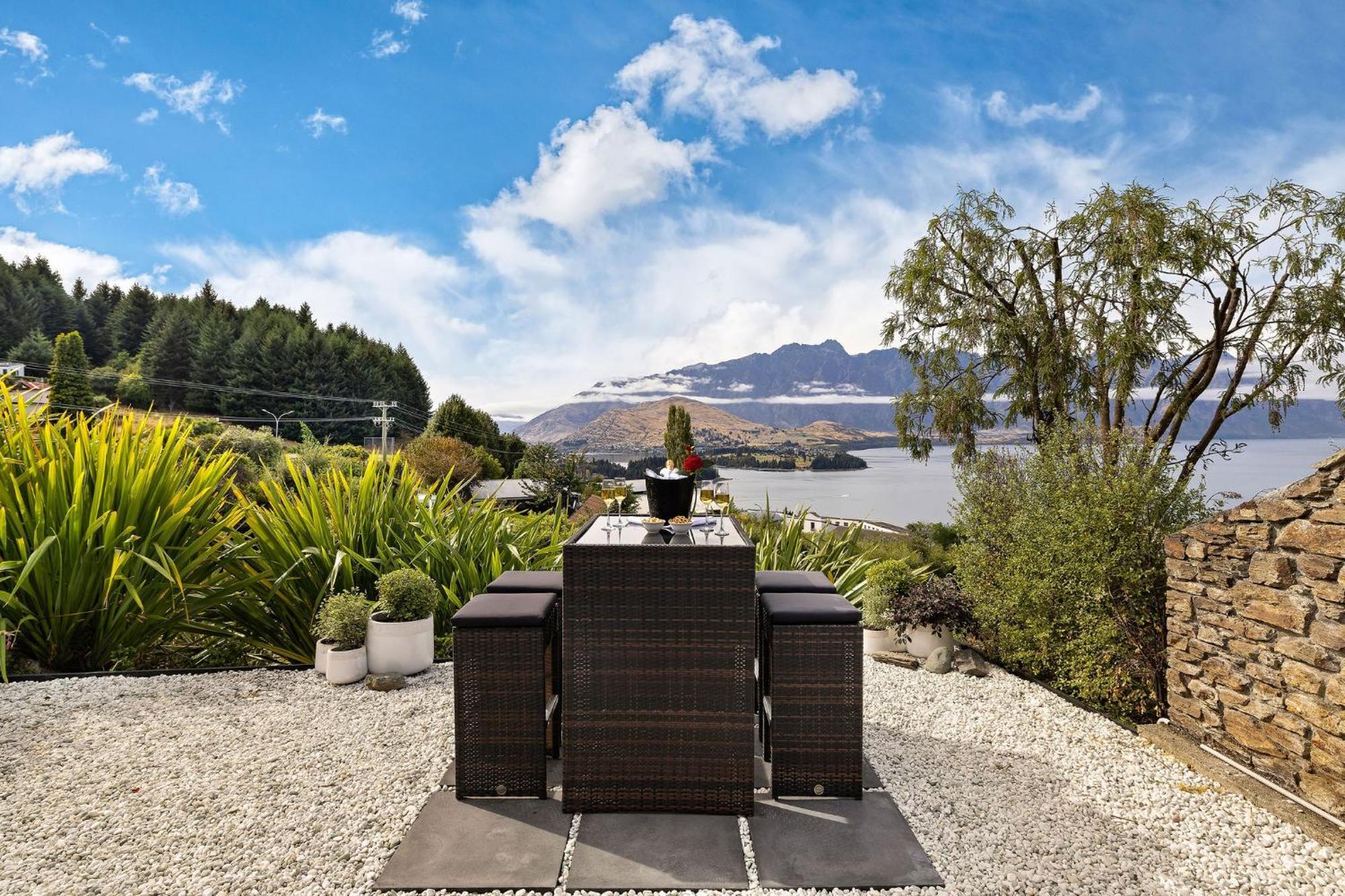 Distinctive Alpine Meadows Apartment